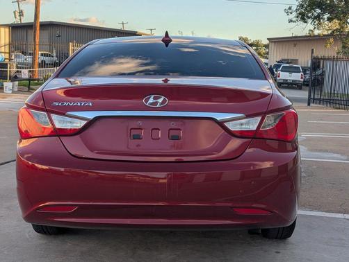 2011 Hyundai SONATA GLS