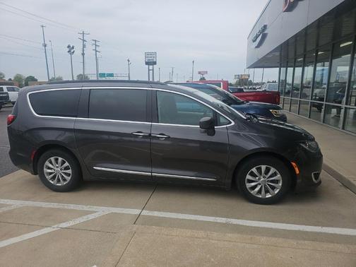 Granite Crystal Clearcoat Metallic 2017 Chrysler Pacifica Touring-L