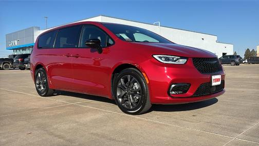 2026 Chrysler Pacifica Select