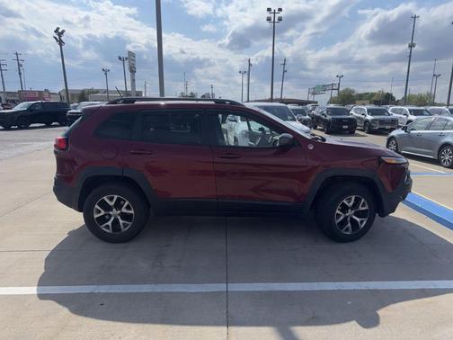 Deep Cherry Red Crystal Pearlcoat 2014 Jeep Cherokee Trailhawk