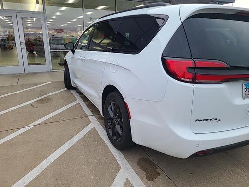 2024 Chrysler Pacifica Touring-L