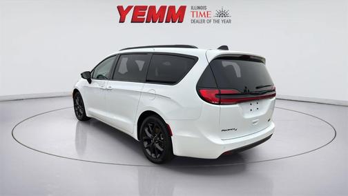 2024 Chrysler Pacifica Touring-L