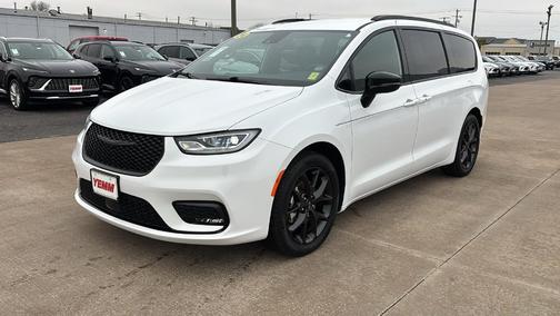 2024 Chrysler Pacifica Touring-L