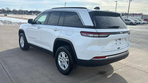 2025 Jeep Grand Cherokee Laredo
