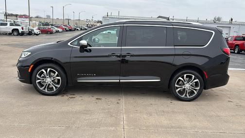 2026 Chrysler Pacifica Pinnacle AWD