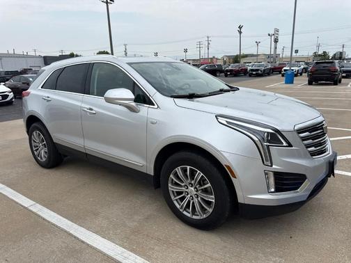 Radiant Silver Metallic 2019 Cadillac XT5 Luxury