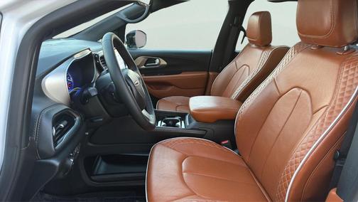 2025 Chrysler Pacifica Hybrid Pinnacle