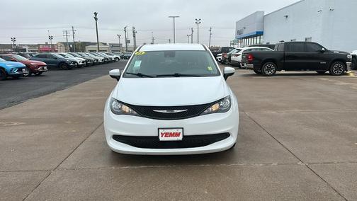 2023 Chrysler Voyager LX