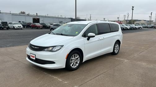 2023 Chrysler Voyager LX