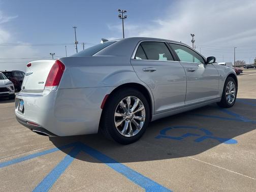 2019 Chrysler 300 Touring