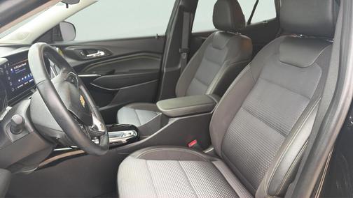 Mosaic Black Metallic 2024 Chevrolet Trax LT