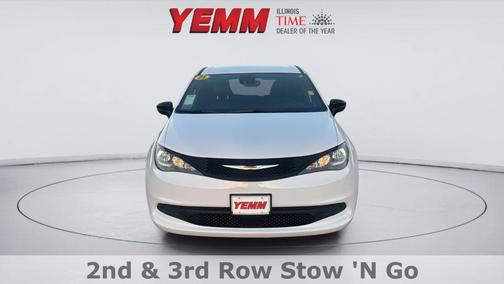 2025 Chrysler Voyager LX