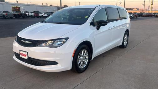 2025 Chrysler Voyager LX