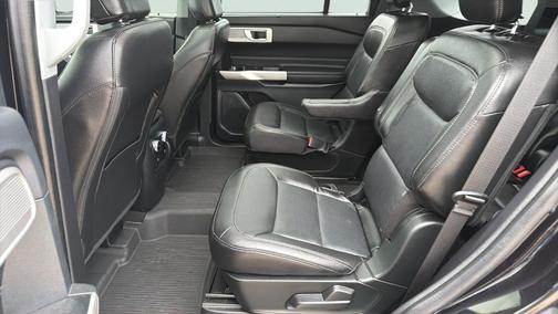 Black Metallic 2022 Ford Explorer Limited