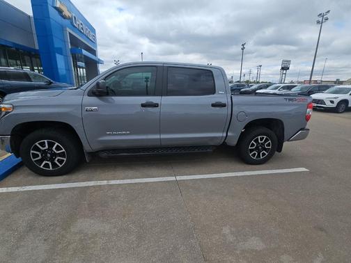 SELECT 2018 Toyota Tundra