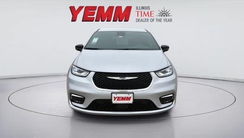 Silver Mist 2026 Chrysler Pacifica Select