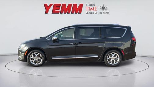 Brilliant Black Crystal Pearlcoat 2018 Chrysler Pacifica Limited