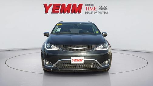 Brilliant Black Crystal Pearlcoat 2018 Chrysler Pacifica Limited