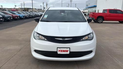 2026 Chrysler Voyager LX