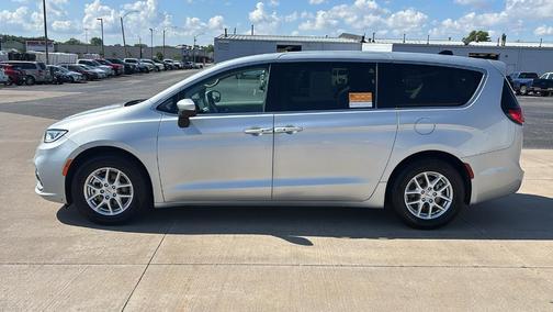 2023 Chrysler Pacifica Touring-L