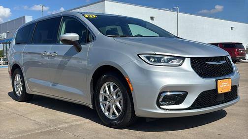 2023 Chrysler Pacifica Touring-L