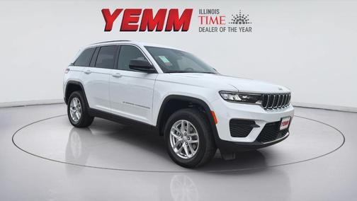 Bright White 2026 Jeep Grand Cherokee Laredo X 4x4