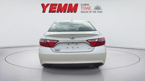 Blizzard Pearl 2017 Toyota Camry XSE