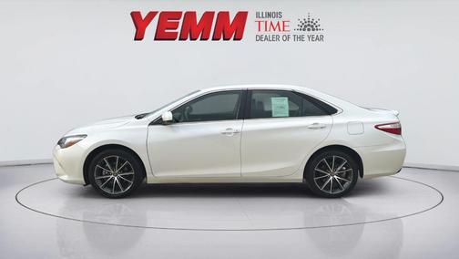 Blizzard Pearl 2017 Toyota Camry XSE