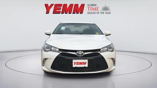 Blizzard Pearl 2017 Toyota Camry XSE