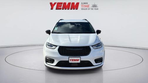 2026 Chrysler Pacifica Select AWD