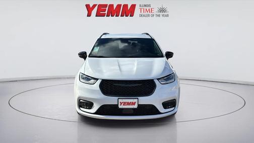 2026 Chrysler Pacifica Select AWD