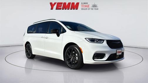 2026 Chrysler Pacifica Select AWD