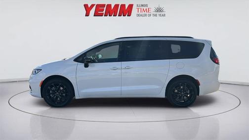 2026 Chrysler Pacifica Select AWD