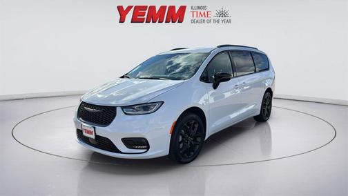 2026 Chrysler Pacifica Select AWD