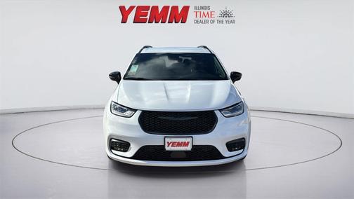 2026 Chrysler Pacifica Select AWD