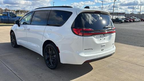 2026 Chrysler Pacifica Select AWD