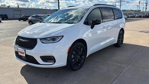 2026 Chrysler Pacifica Select AWD