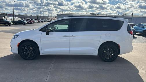 2026 Chrysler Pacifica Select AWD