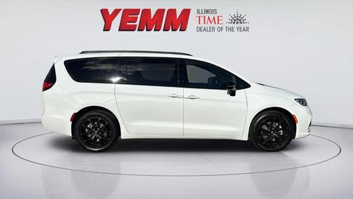 Bright White 2026 Chrysler Pacifica Select AWD