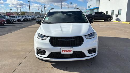 2026 Chrysler Pacifica Select AWD