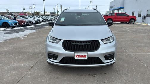 2026 Chrysler Pacifica Select AWD