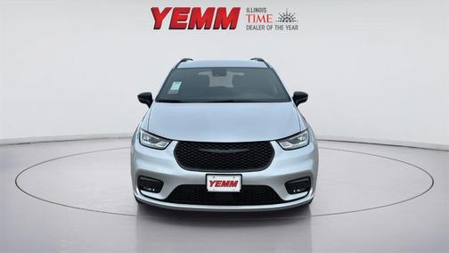 2026 Chrysler Pacifica Select AWD