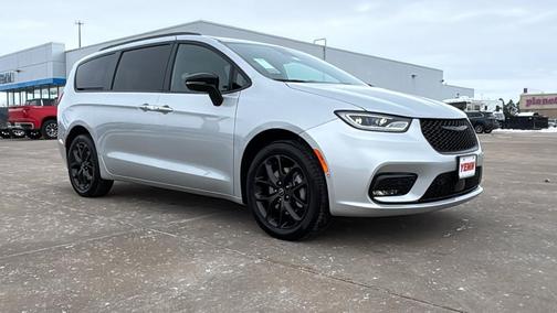 2026 Chrysler Pacifica Select AWD