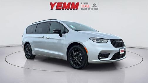 2026 Chrysler Pacifica Select AWD