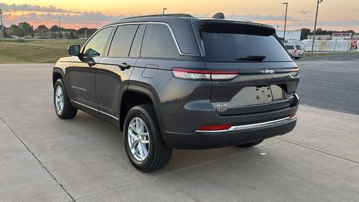 2024 Jeep Grand Cherokee Laredo