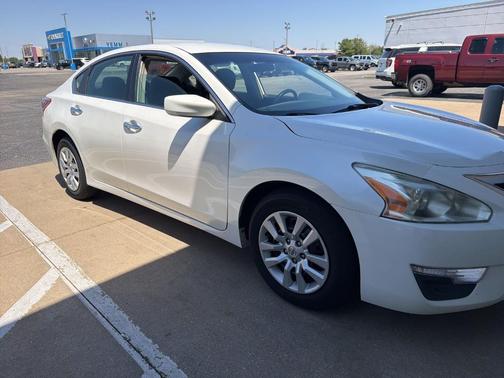 Pearl White 2013 Nissan Altima 2.5 S