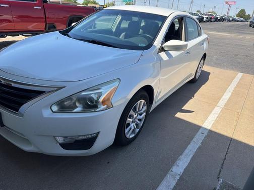 Pearl White 2013 Nissan Altima 2.5 S