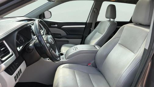 Silver Sky Metallic 2014 Toyota Highlander XLE