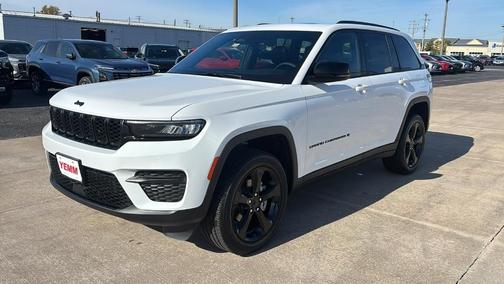 2025 Jeep Grand Cherokee Laredo