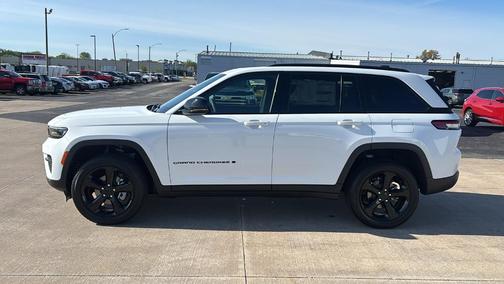 2025 Jeep Grand Cherokee Laredo